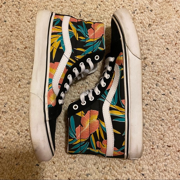 Vans - Picture 10 of 13